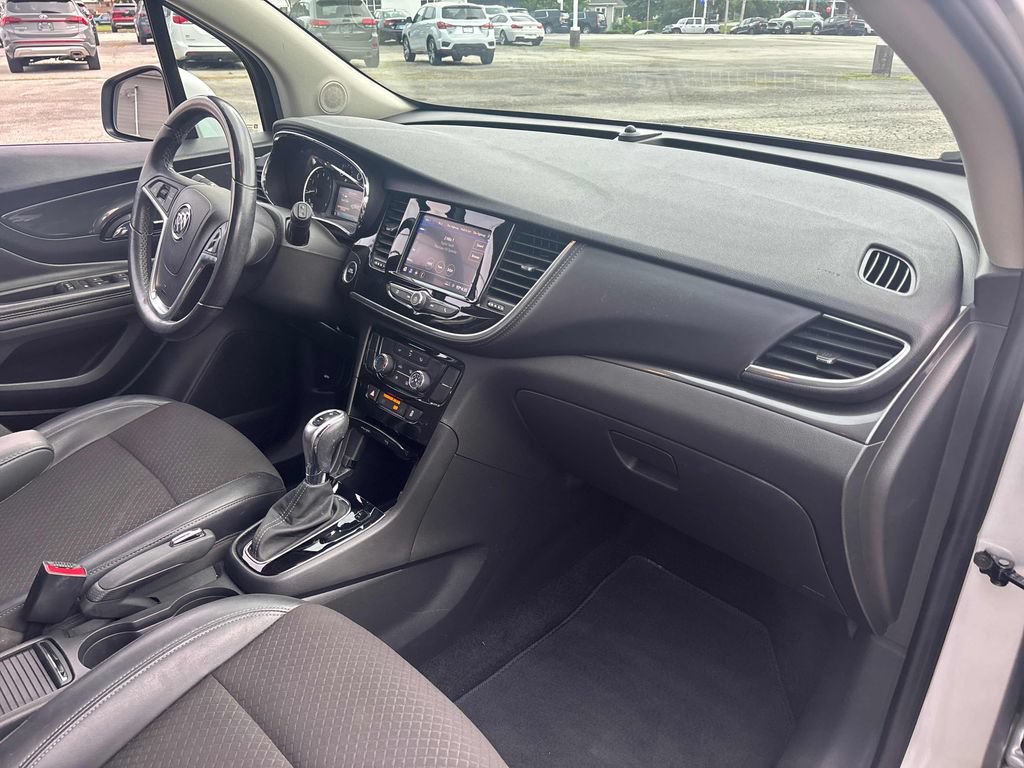 Used 2021 Buick Encore Preferred AWD/4WD image 27