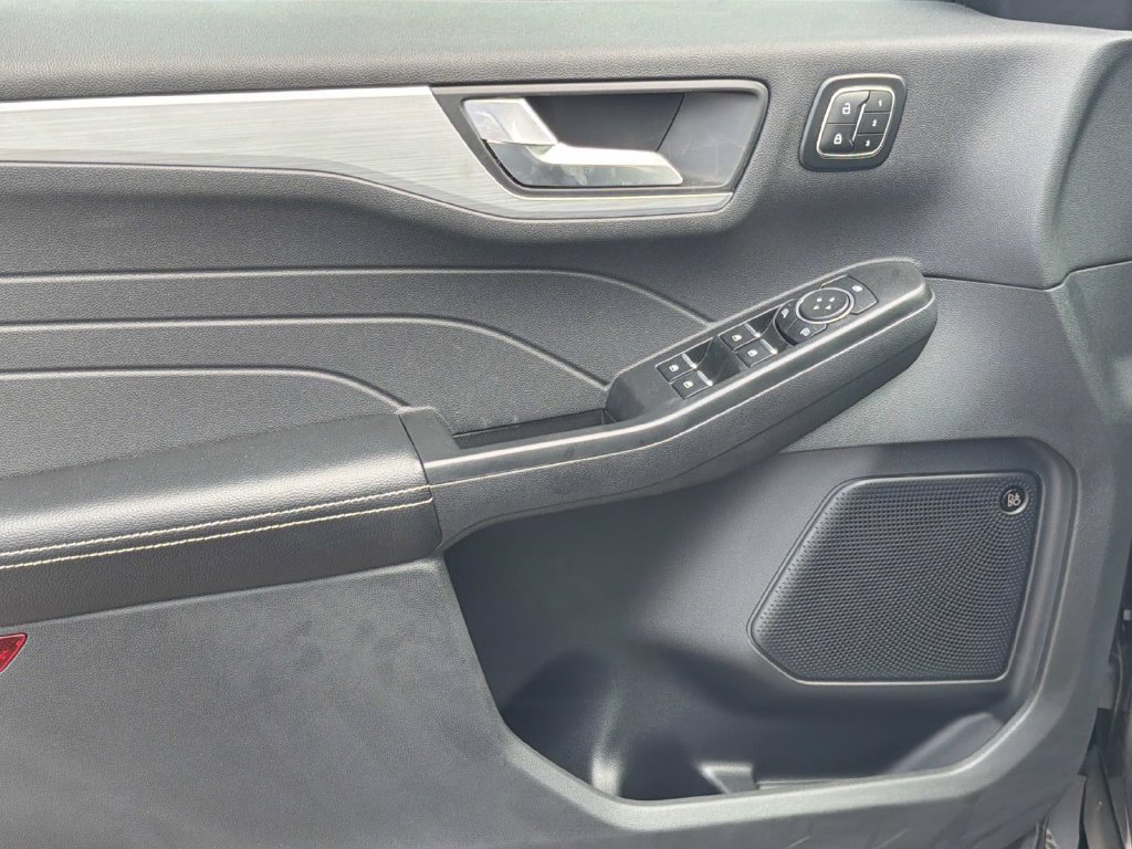 New 2025 Ford Escape SE w/ PHEV Premium Package FWD image 9