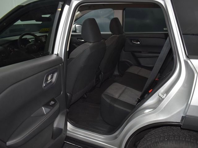 Used 2024 Nissan Rogue SV image 30