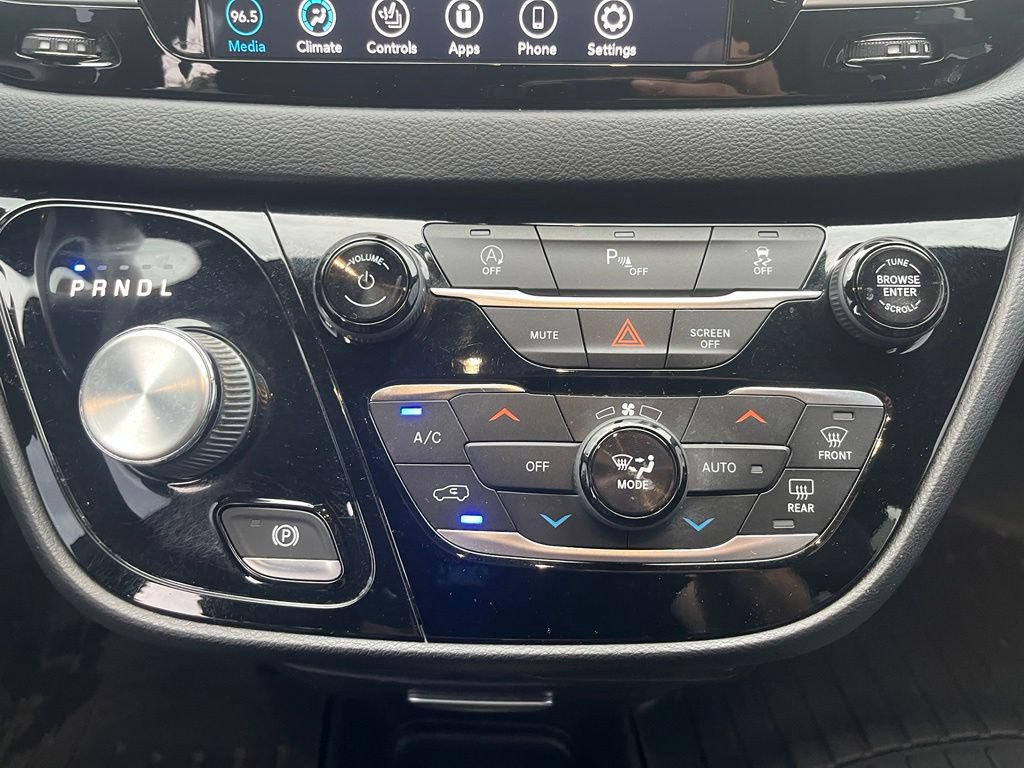Used 2020 Chrysler Pacifica Touring-L AWD/4WD image 16
