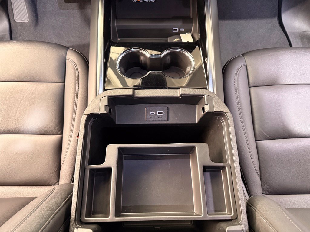 Used 2025 Chevrolet Suburban Z71 AWD/4WD image 24