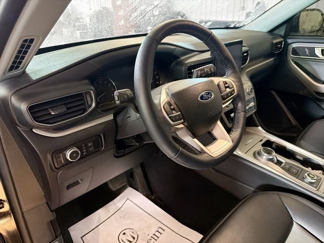 Used 2022 Ford Explorer XLT w/ Equipment Group 202A image 8