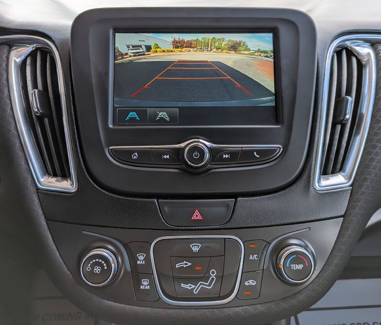 Used 2018 Chevrolet Malibu LT FWD image 18
