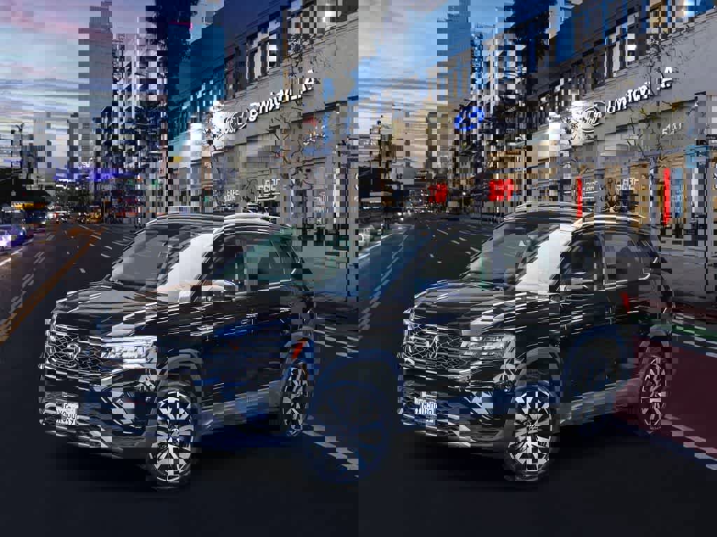 Used 2022 Volkswagen Taos SE image 2