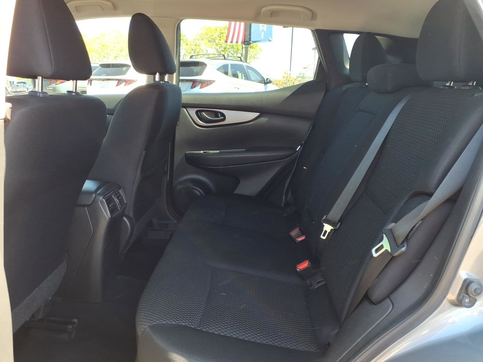 Used 2022 Nissan Rogue Sport S image 15