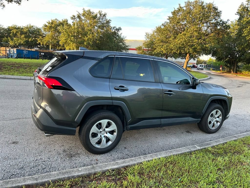 Used 2022 Toyota RAV4 LE FWD image 6