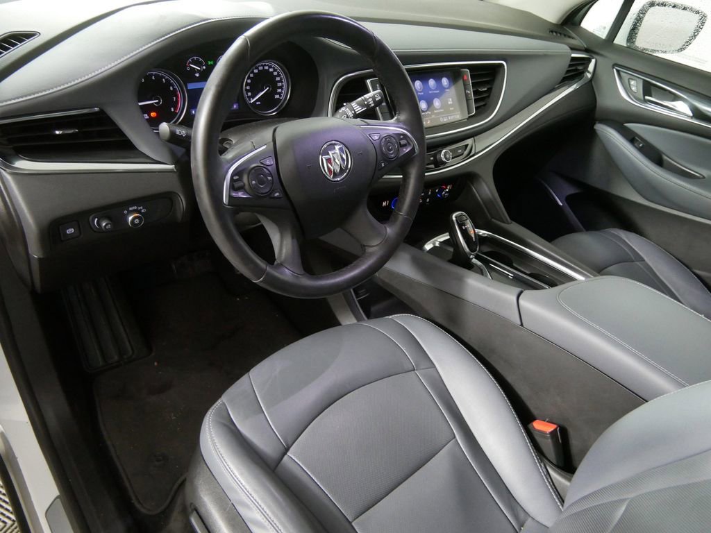 Used 2021 Buick Enclave Essence image 11