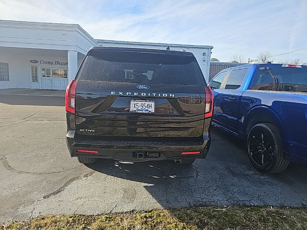 Used 2025 Ford Expedition Active AWD/4WD image 8