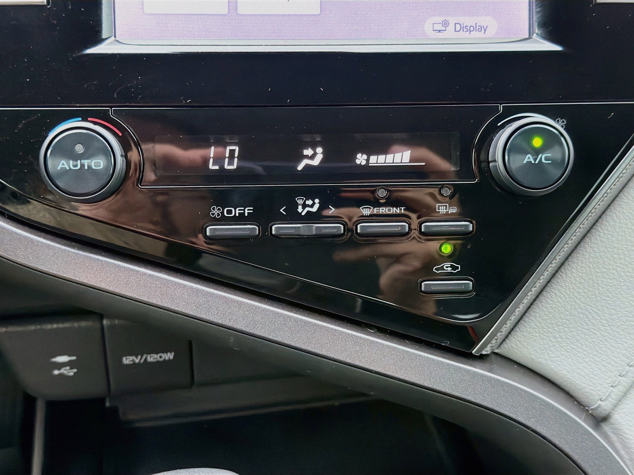 Used 2019 Toyota Camry SE w/ Convenience Package FWD image 33