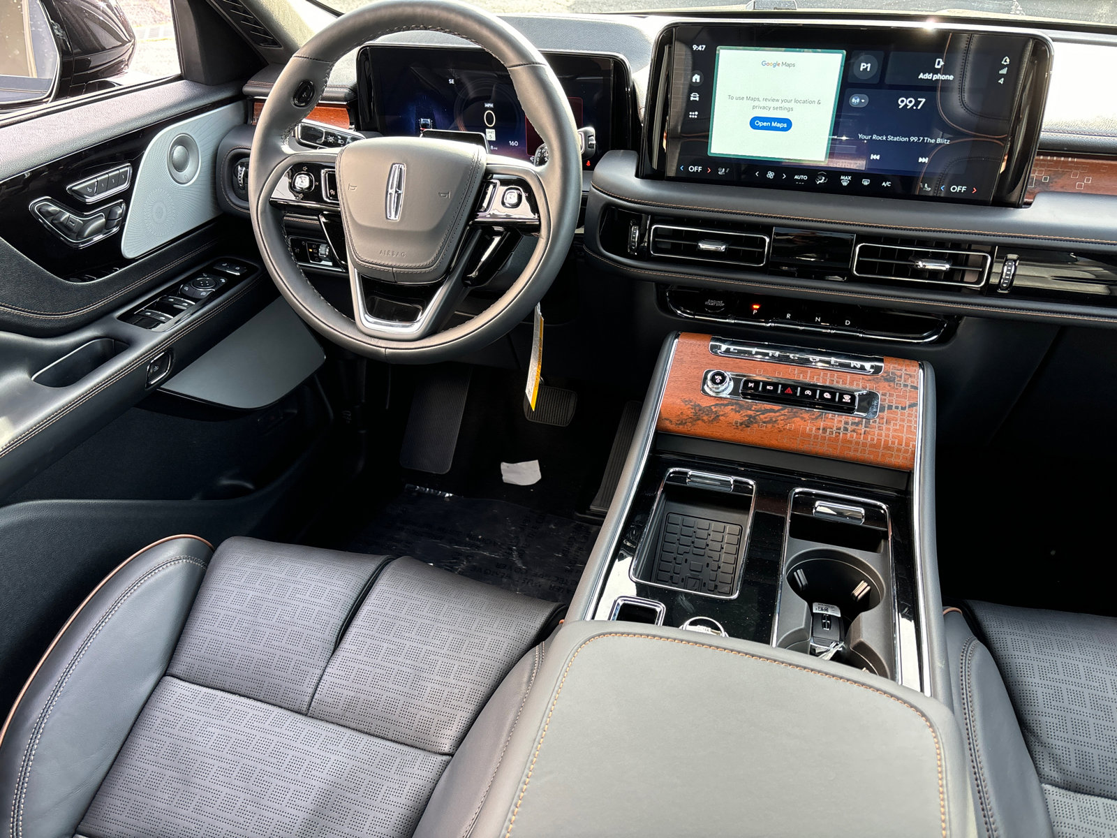 New 2025 Lincoln Aviator Black Label w/ Jet Appearance Package image 32