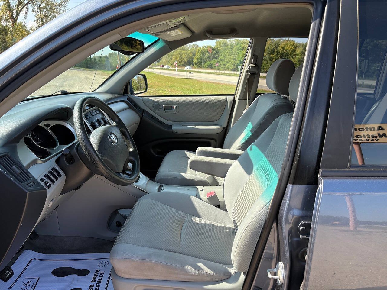 Used 2004 Toyota Highlander 2WD V6 w/ Appearance Pkg image 8