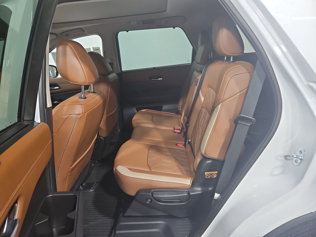 New 2026 Nissan Pathfinder Platinum w/ Cargo Package AWD/4WD image 23