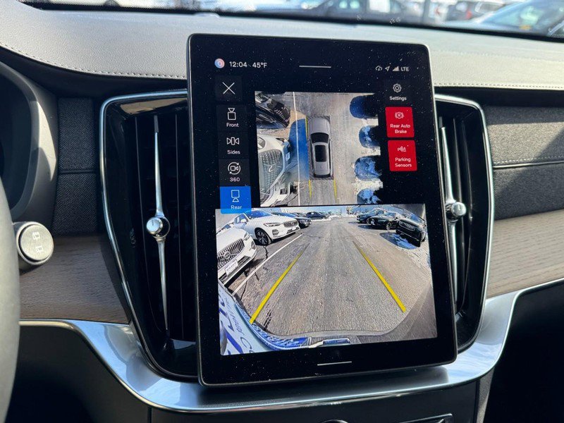 Certified 2025 Volvo XC90 B6 Plus image 22