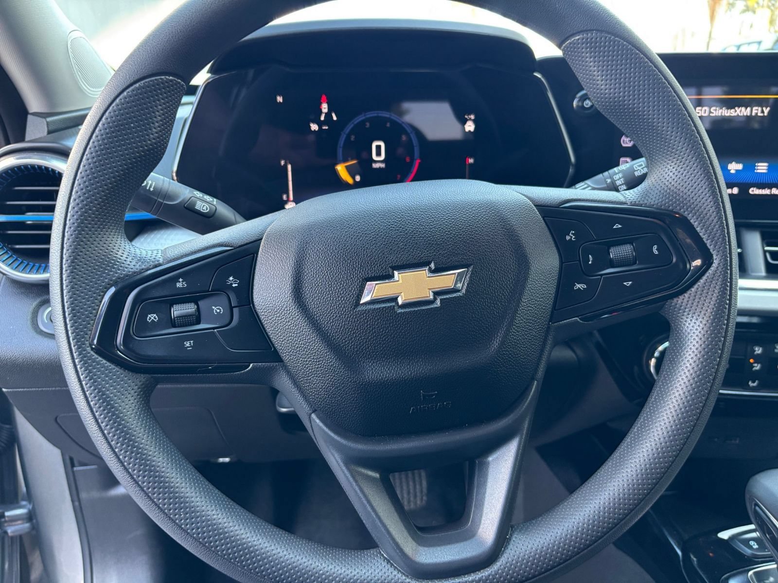 Used 2025 Chevrolet Trax LT FWD image 26