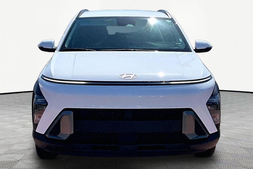 Certified 2025 Hyundai Kona SEL FWD image 4