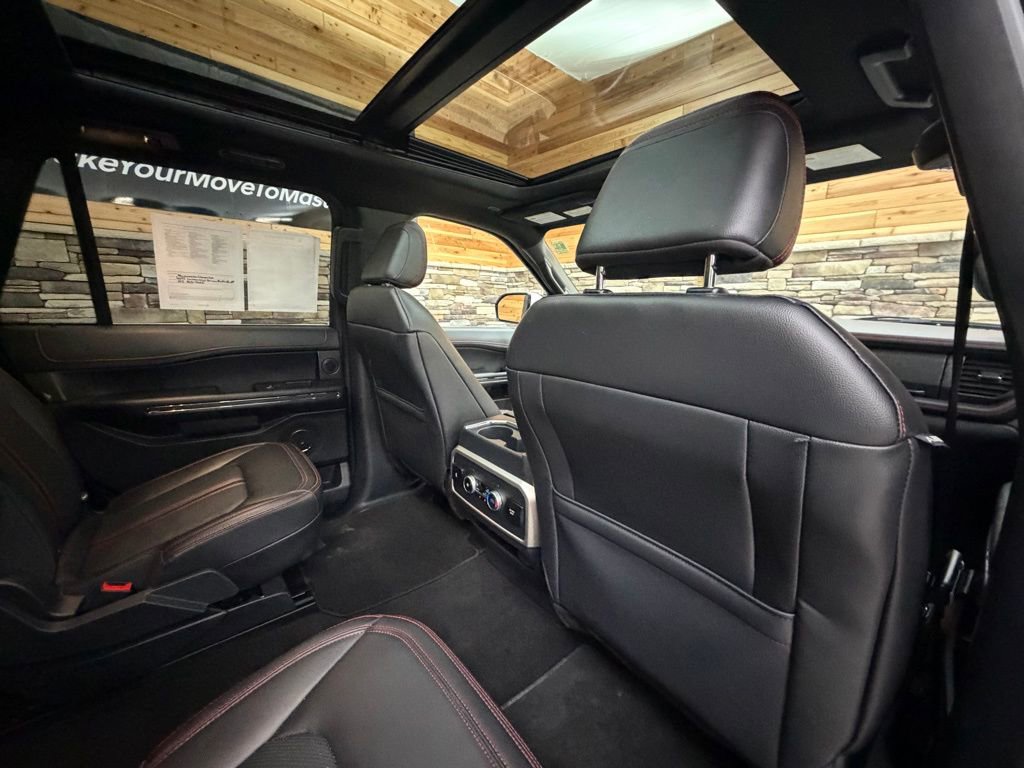 Used 2023 Ford Expedition Limited image 31