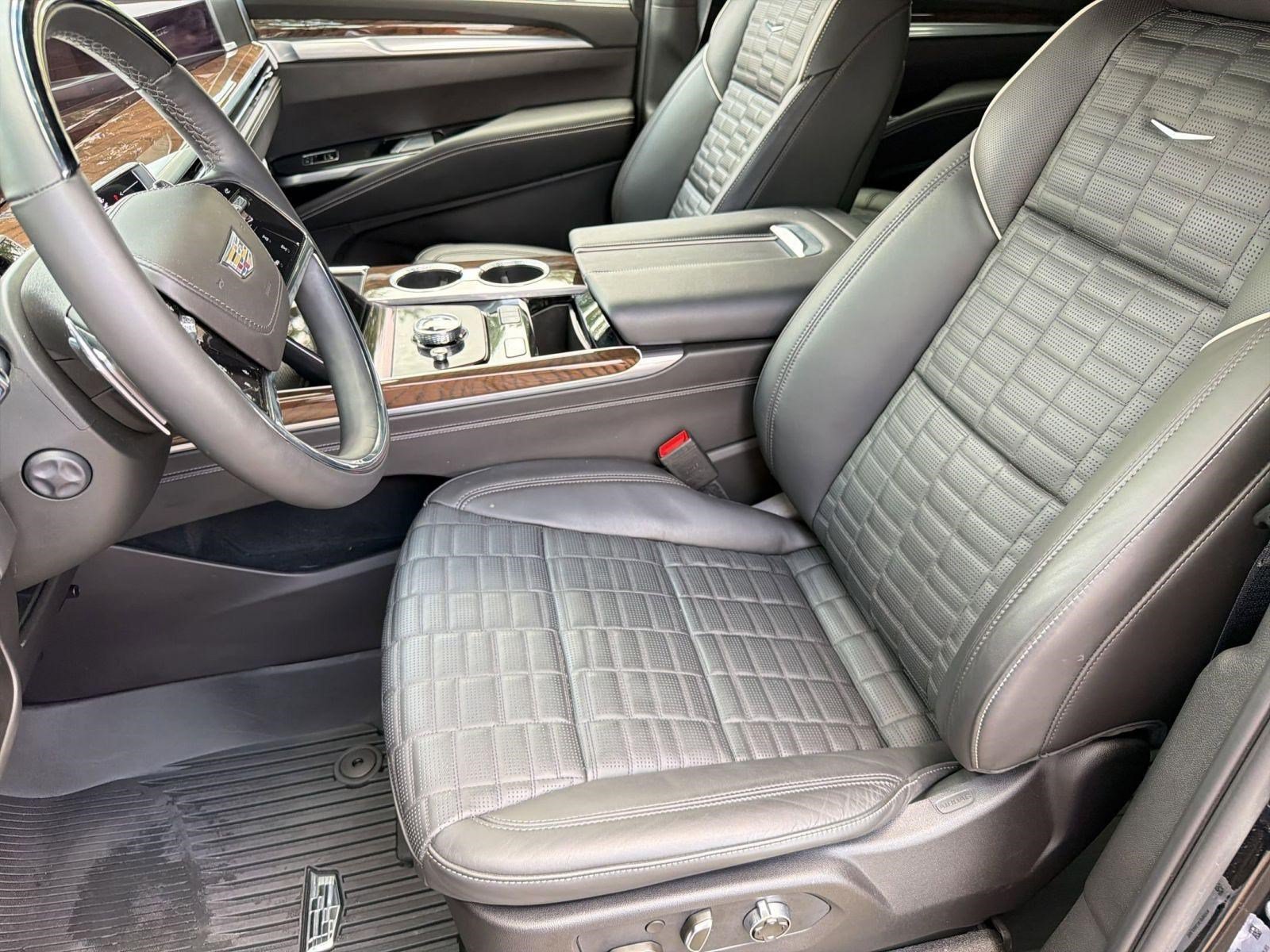 Certified 2025 Cadillac Escalade Sport Platinum w/ LPO, ONYX Package AWD/4WD image 5
