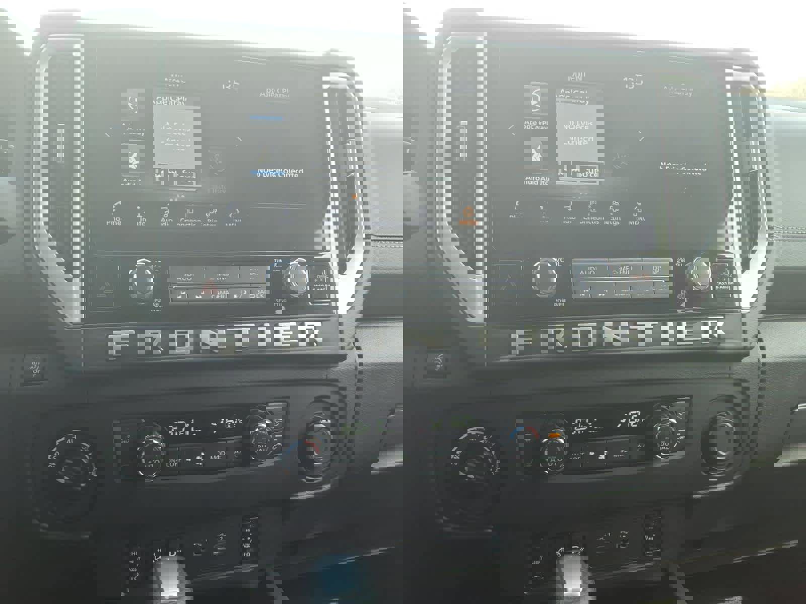 Used 2025 Nissan Frontier SV w/ SV Convenience Package image 13