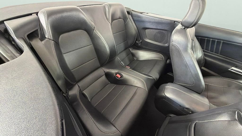 Used 2020 Ford Mustang Premium RWD image 31