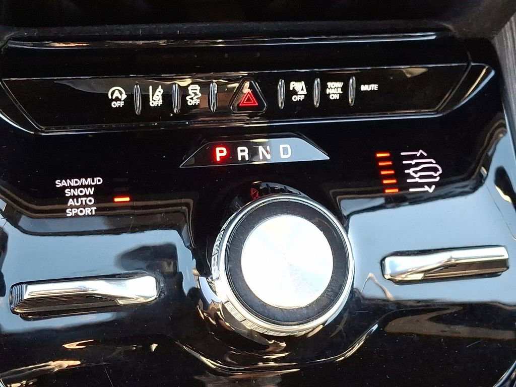 Used 2024 Jeep Wagoneer L Series III w/ Flexible Seating Group image 19