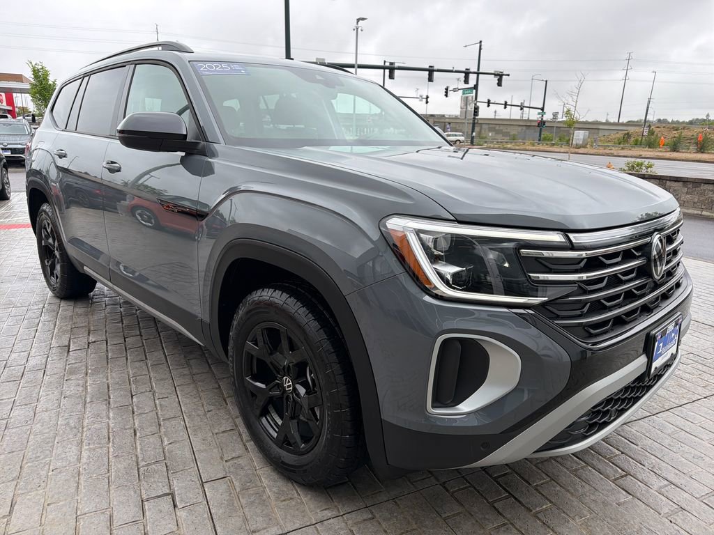 Certified 2025 Volkswagen Atlas Peak Edition SE AWD/4WD image 9