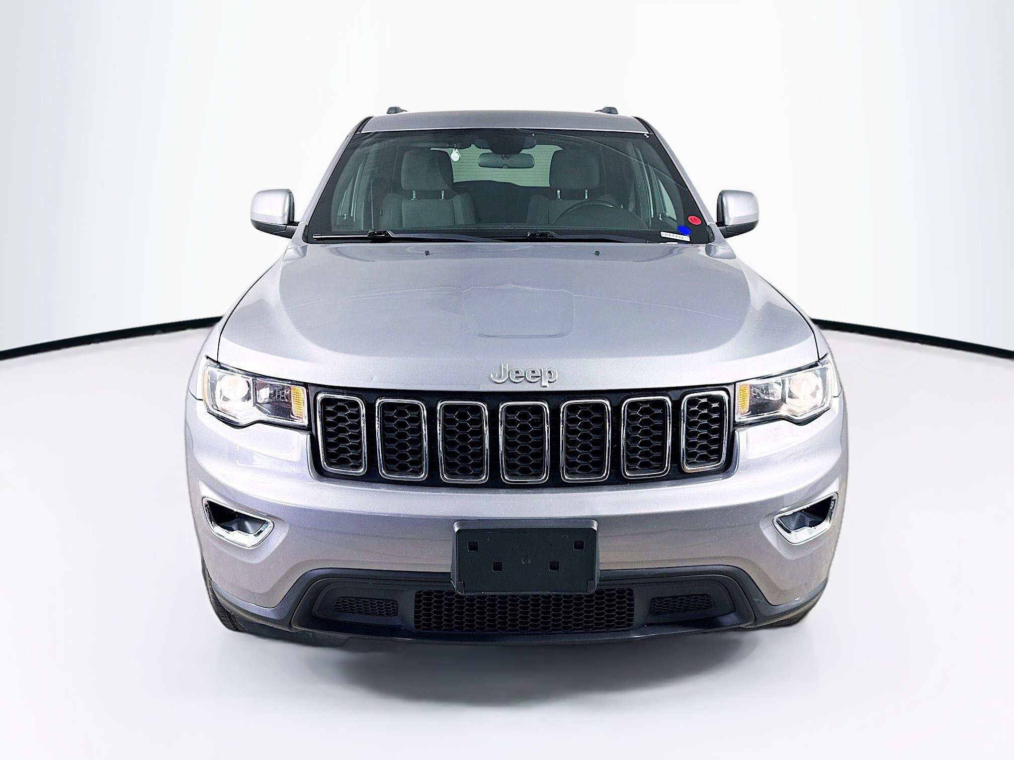 Used 2019 Jeep Grand Cherokee Laredo AWD/4WD image 3