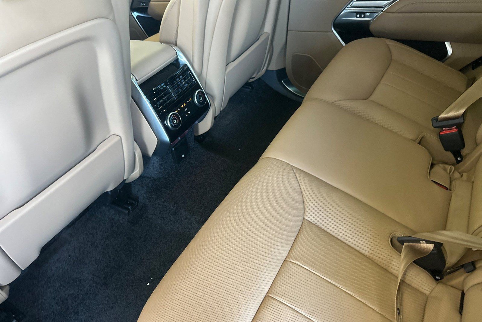 New 2026 Land Rover Range Rover Long Wheelbase SE AWD/4WD image 20