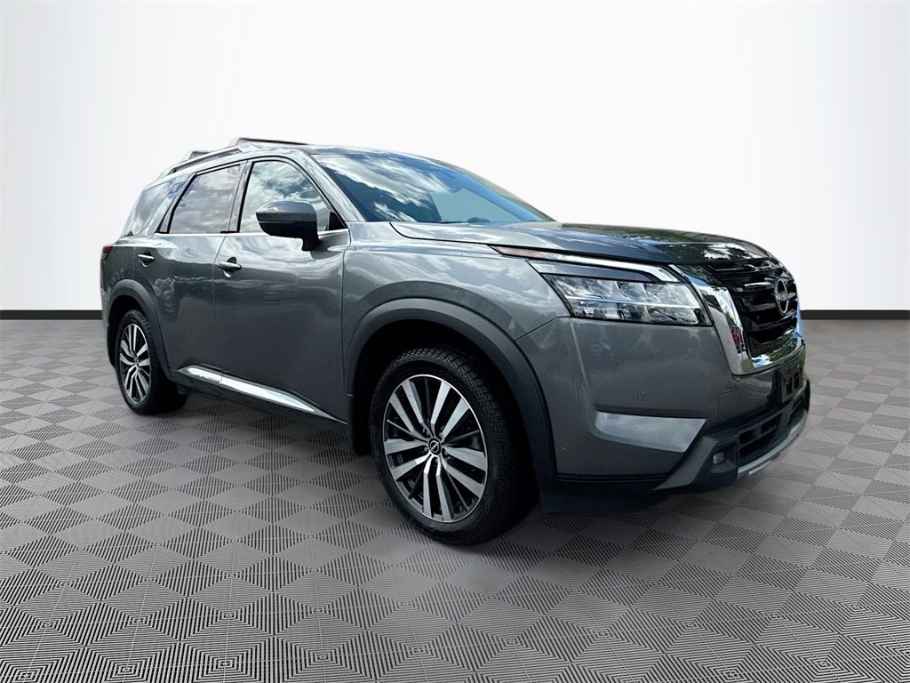 Used 2022 Nissan Pathfinder Platinum w/ Cargo Package image 4