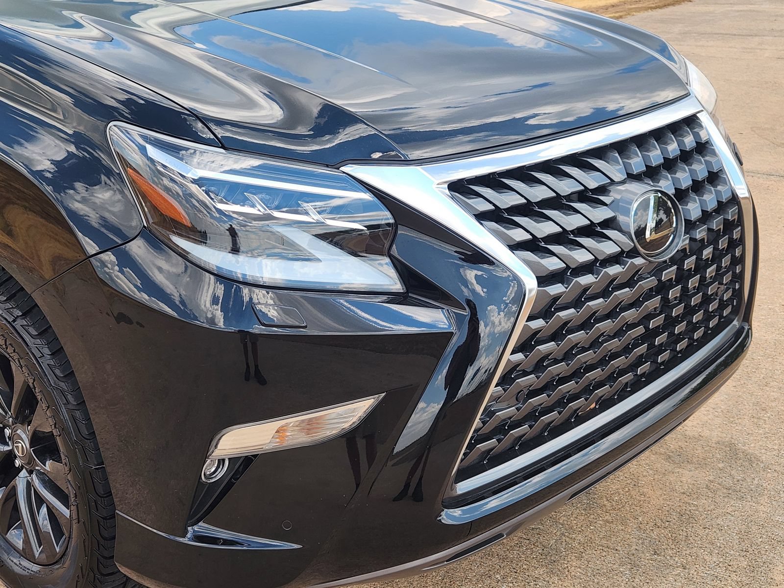 Used 2023 Lexus GX 460 Premium w/ Premium Package AWD/4WD image 12