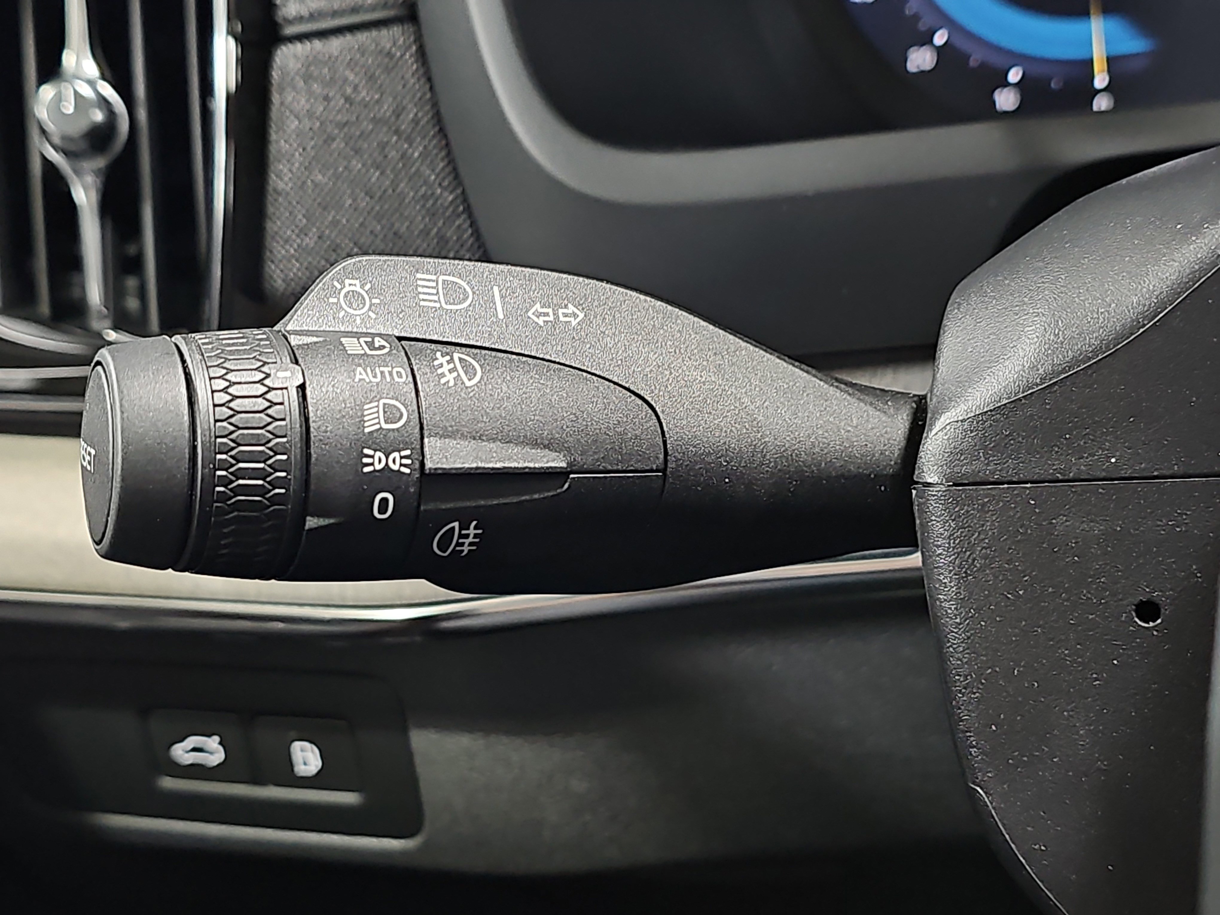 Used 2025 Volvo XC90 T8 Ultra w/ Protection Package Premier image 27