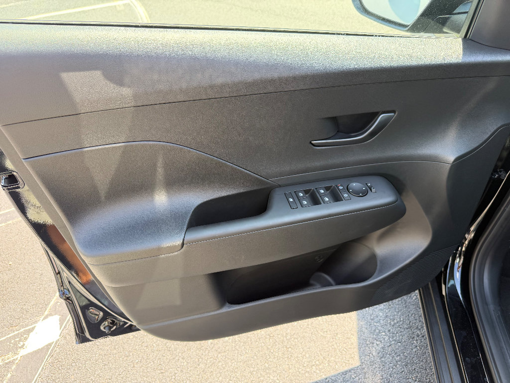 New 2027 Hyundai Kona SE FWD image 17