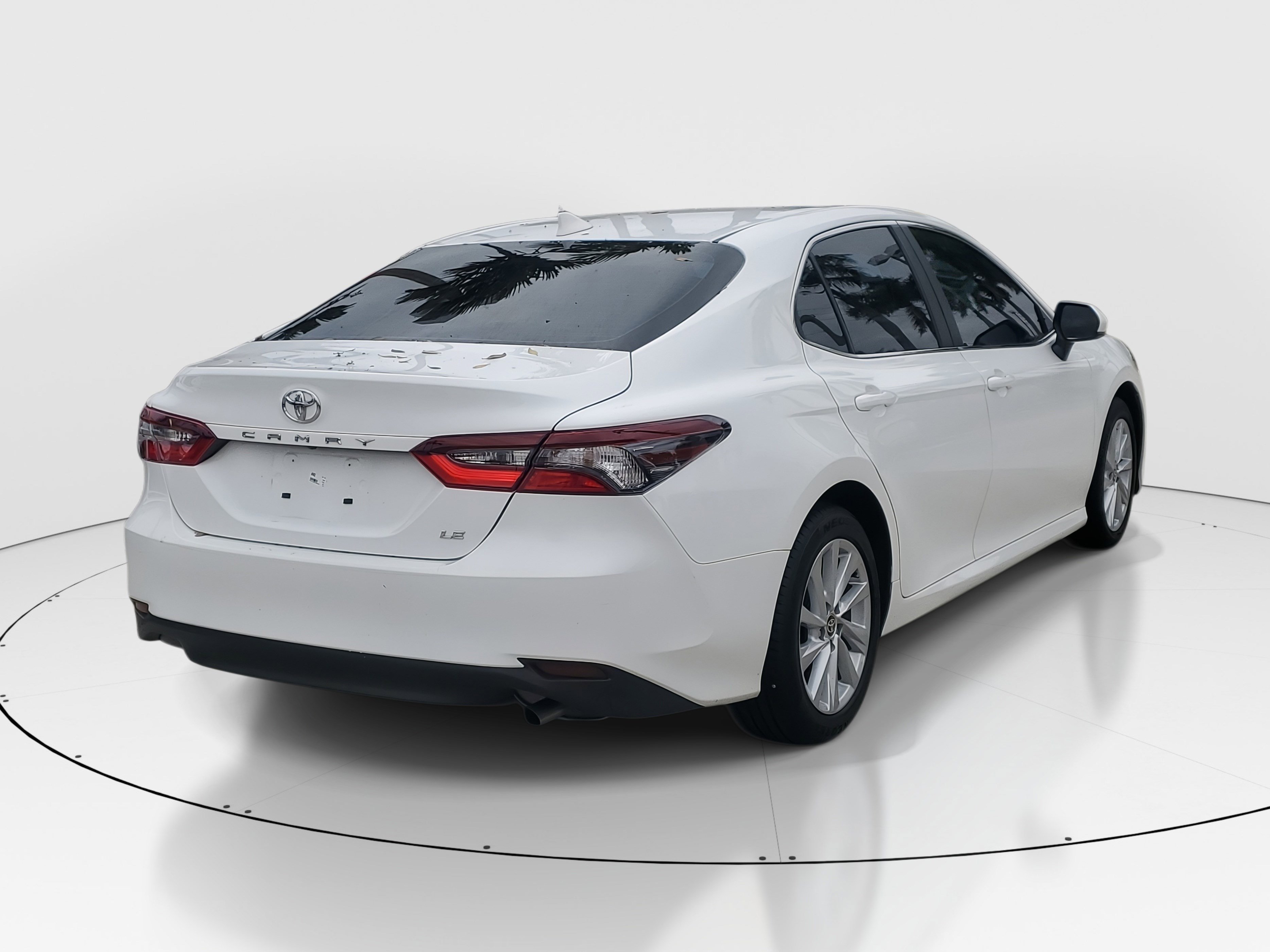 Used 2023 Toyota Camry LE image 3