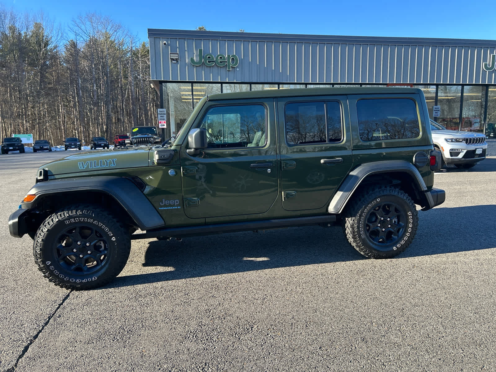 Used 2023 Jeep Wrangler Unlimited w/ Sun & Screen Package image 12