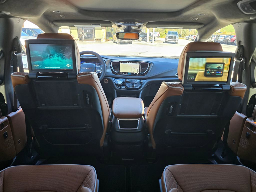New 2026 Chrysler Pacifica Pinnacle image 11