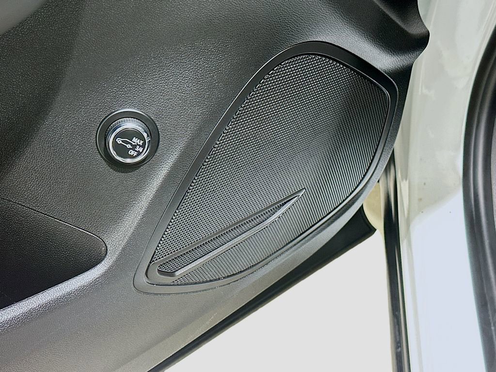 Used 2023 Buick Envision Essence image 18