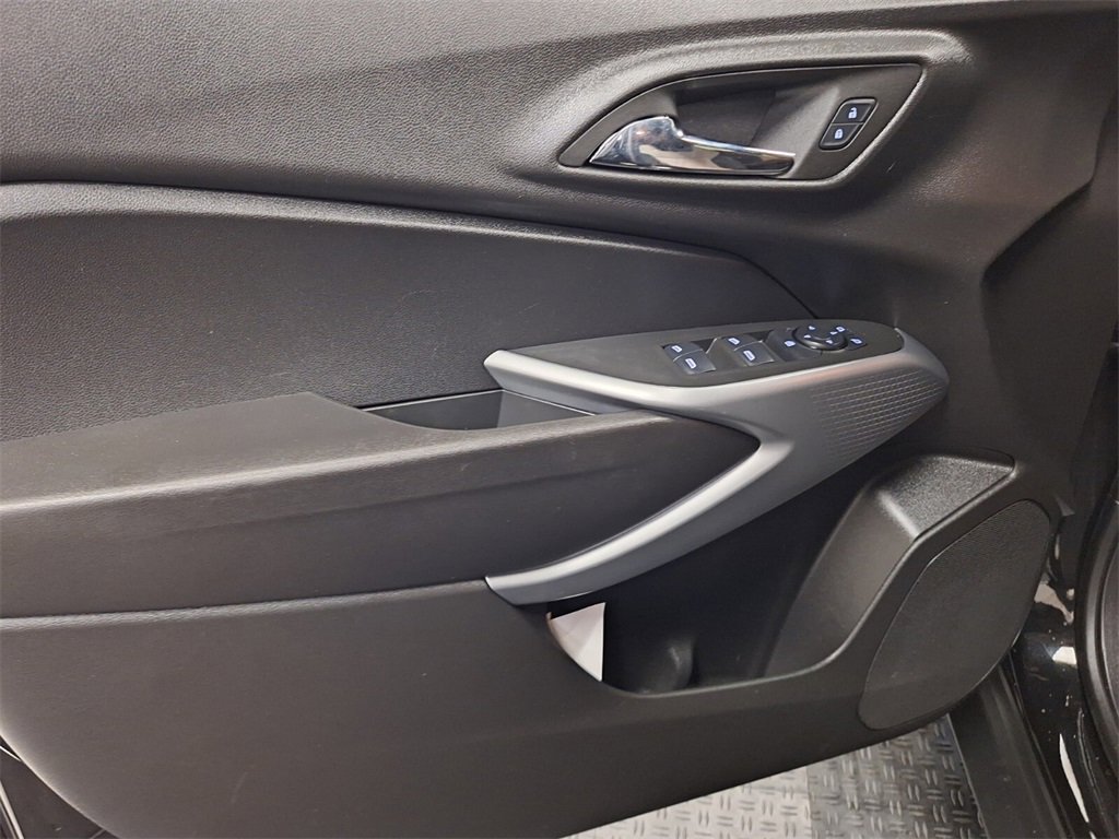 Used 2024 Chevrolet Trax RS w/ Driver Confidence Package image 29