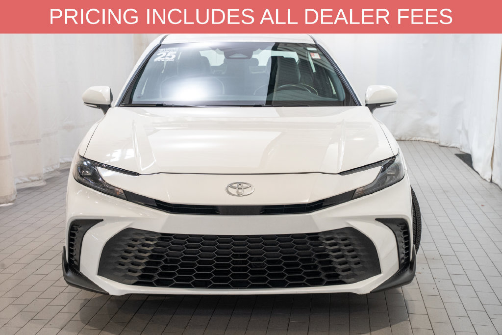 Used 2025 Toyota Camry SE FWD image 2