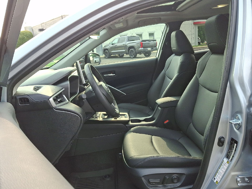 Used 2026 Toyota Corolla Cross XLE w/ Convenience Package FWD image 14