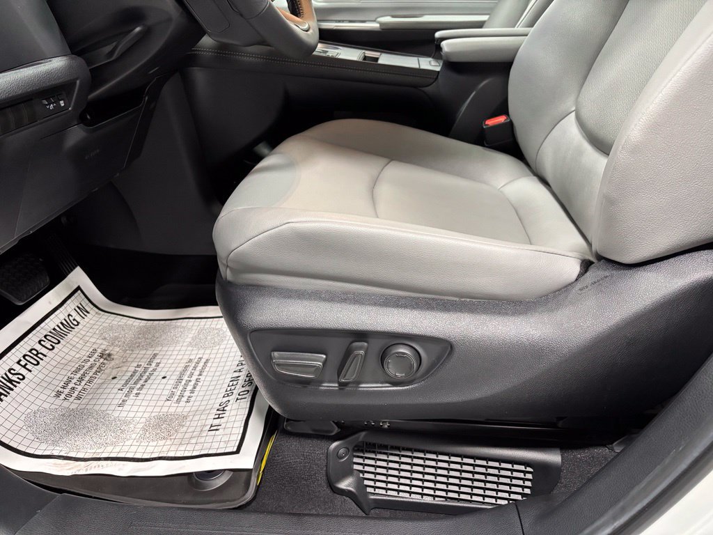 Used 2026 Toyota Sienna XLE AWD/4WD image 12
