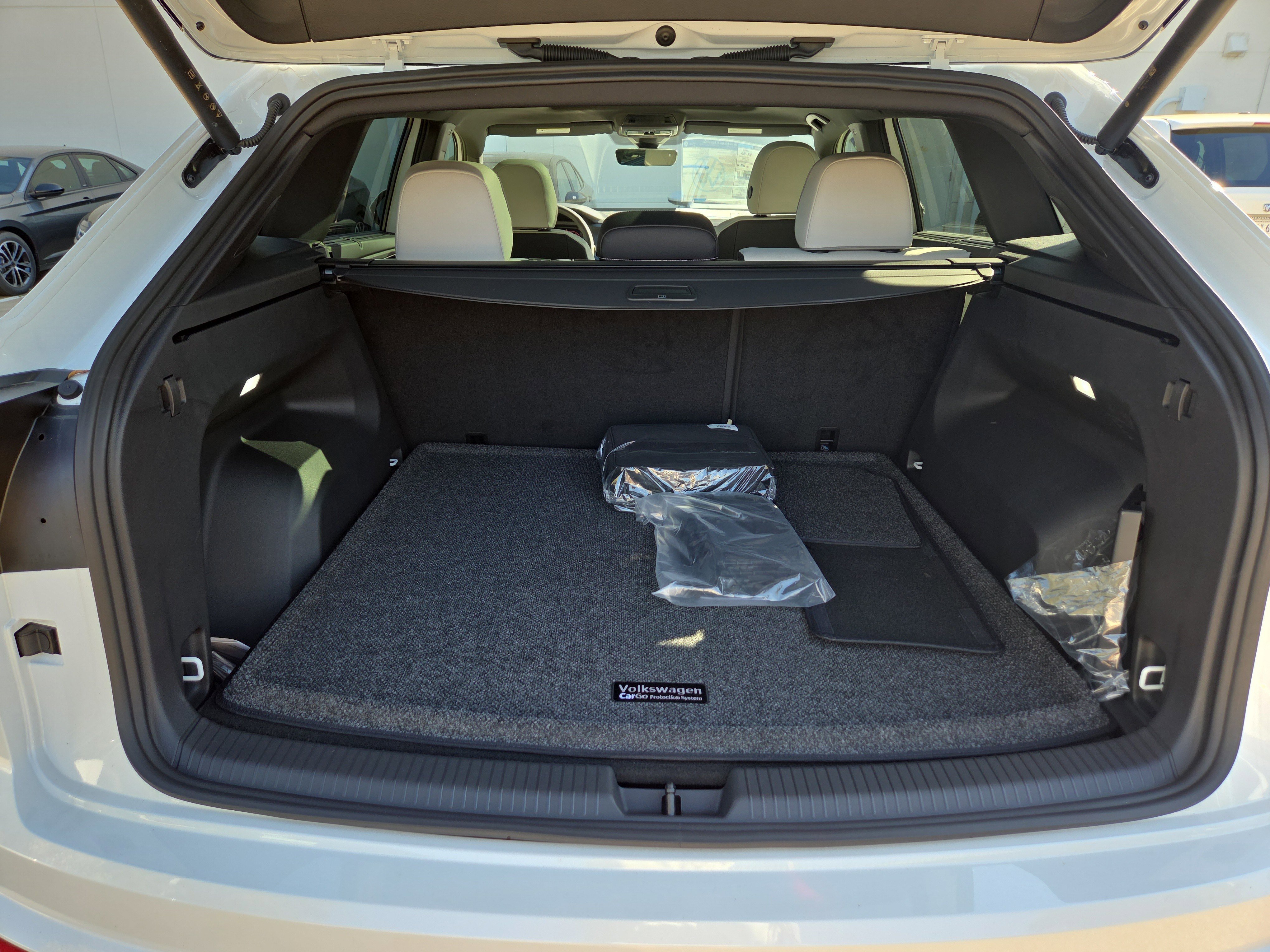 New 2026 Volkswagen Atlas Cross Sport SEL Premium R-Line image 4