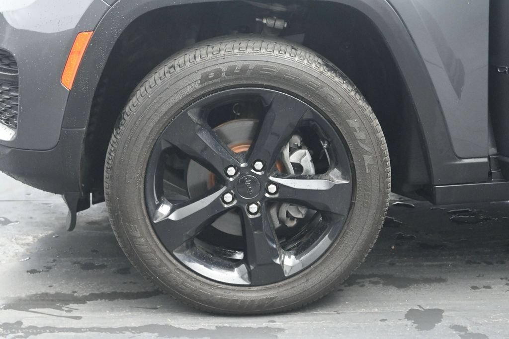 Used 2025 Jeep Grand Cherokee Altitude AWD/4WD image 29