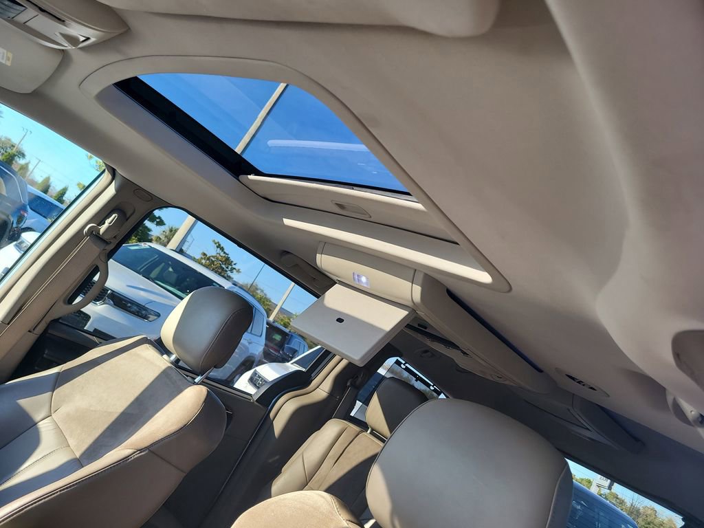 Used 2013 Chrysler Town & Country Limited w/ Luxury Group image 21