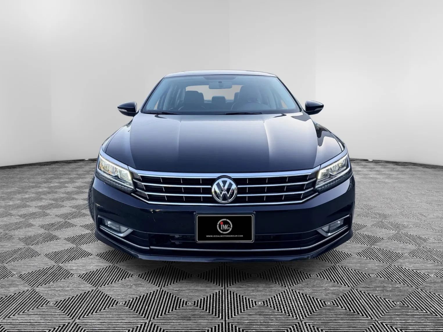 Used 2017 Volkswagen Passat 1.8T SE w/ SE Lighting Package image 3