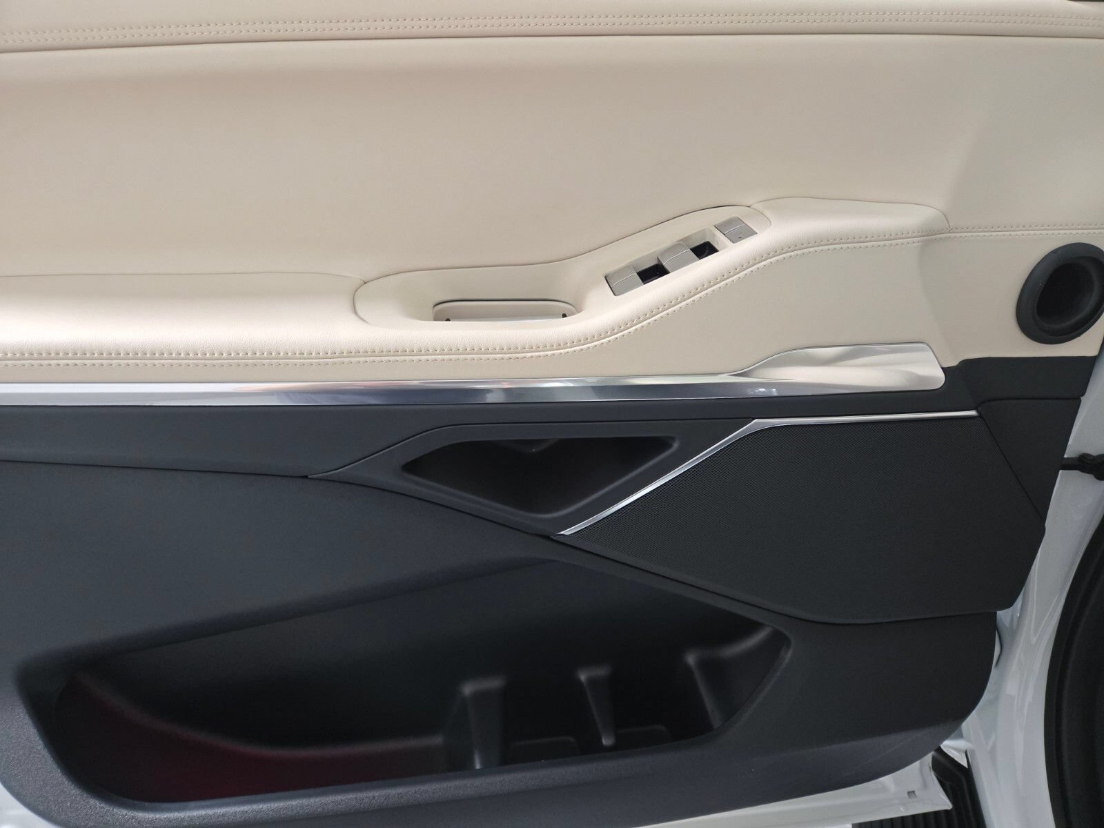 New 2027 Lincoln Navigator Premiere RWD image 24