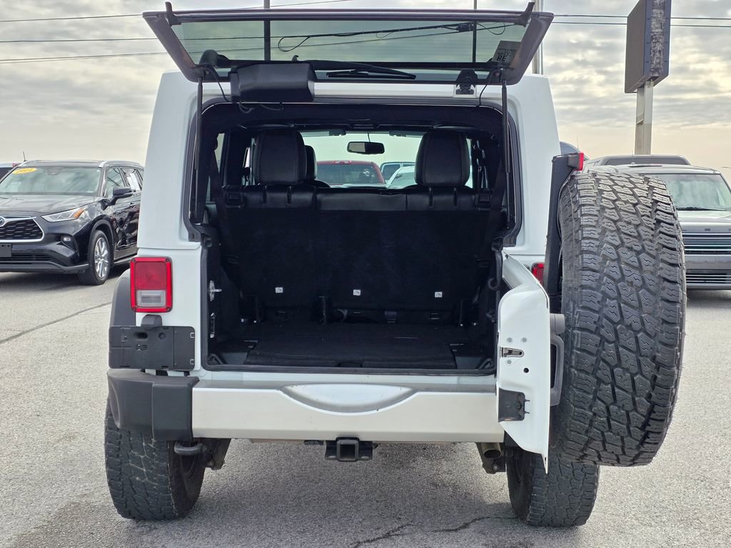 Used 2017 Jeep Wrangler Unlimited Sahara w/ Connectivity Group image 7