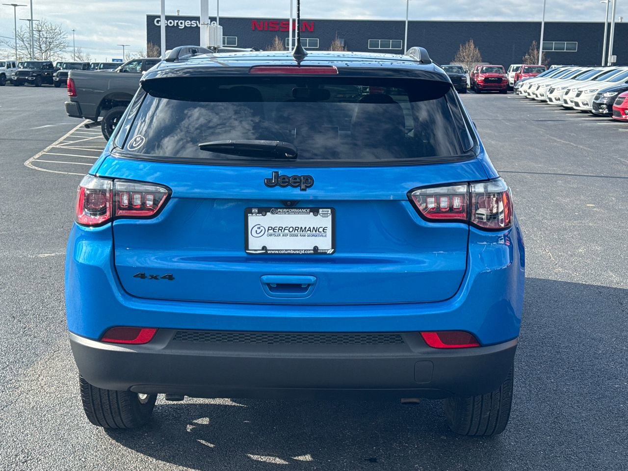 Used 2023 Jeep Compass Latitude w/ Sun and Sound Group AWD/4WD image 4