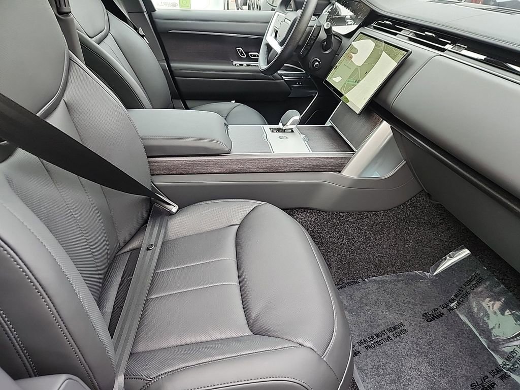 New 2025 Land Rover Range Rover SE AWD/4WD image 3