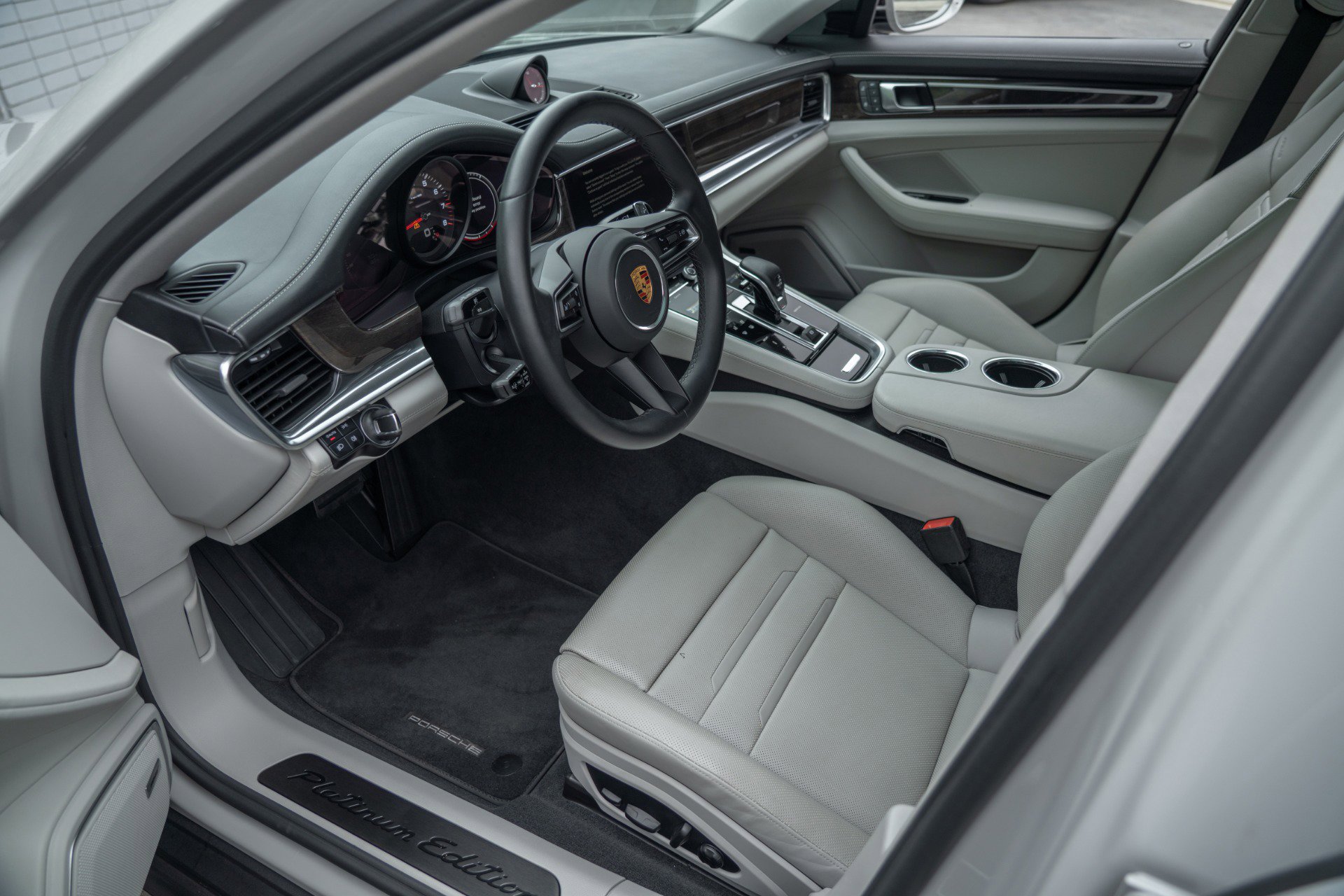 Used 2023 Porsche Panamera 4 Platinum Edition image 37