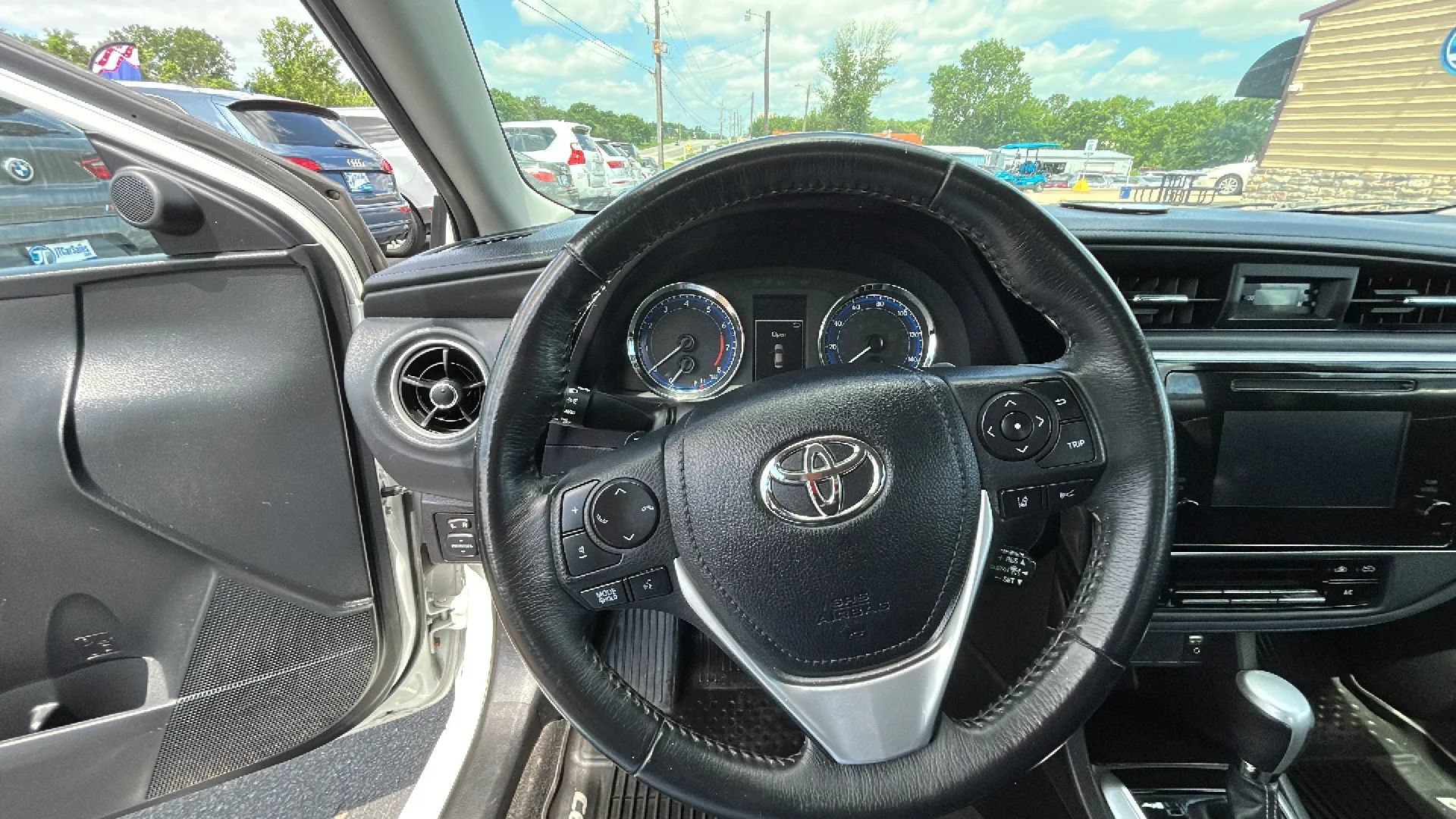 Used 2017 Toyota Corolla SE FWD image 26