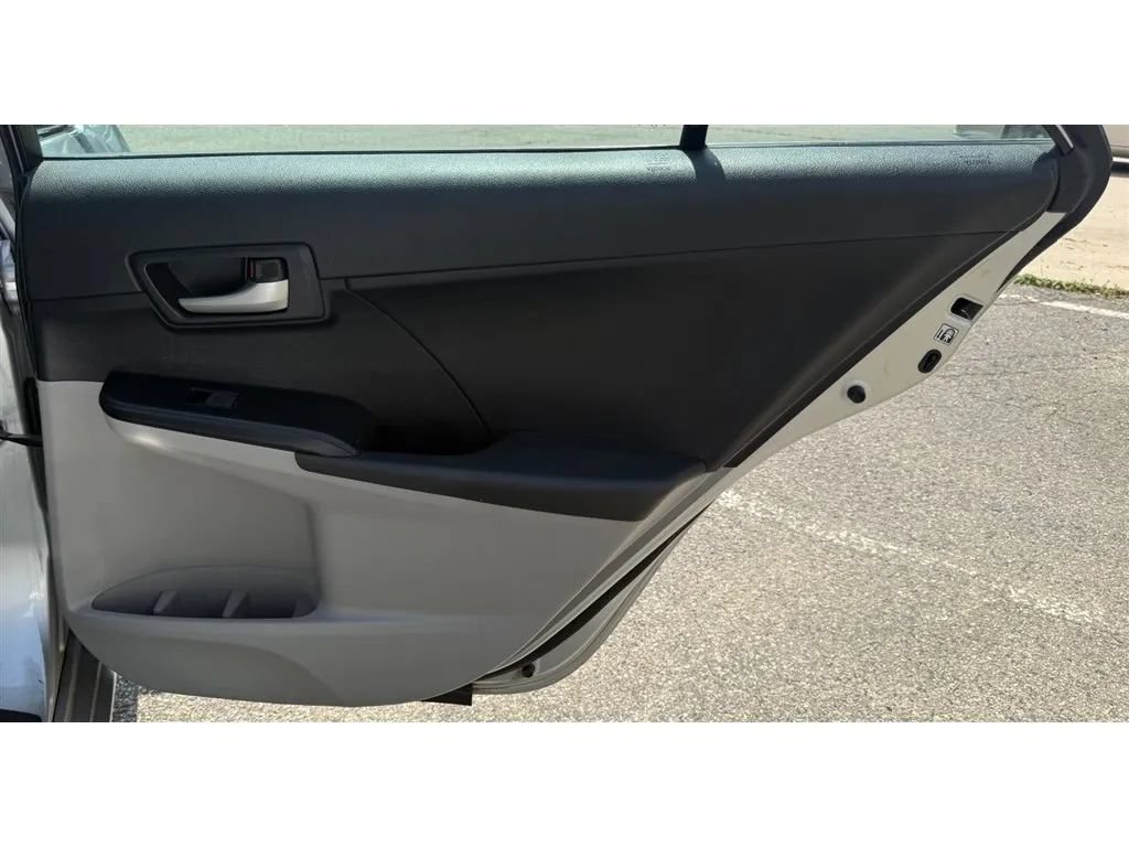Used 2012 Toyota Camry LE FWD image 27